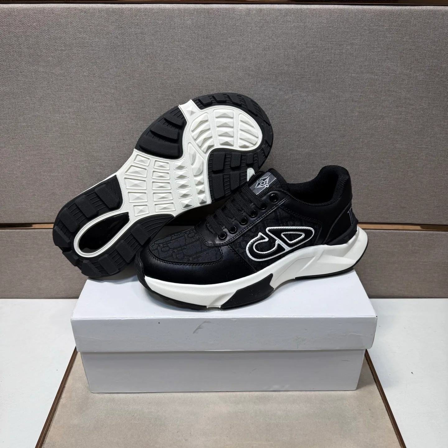 ⬛️Men's shoes💰p442 [Dior~] Men's casual shoes 2025z cabinet sales simultaneously 🔶Size: 38-44#️⃣ 🔷2 colors🔜The upper is made of multi-material splicing➕Mesh lining, comfortable and breathable, sole: original comfortable and wear-resistant outsole, ⚠️real thing📱photographed🎬real thing is better📢📢📢